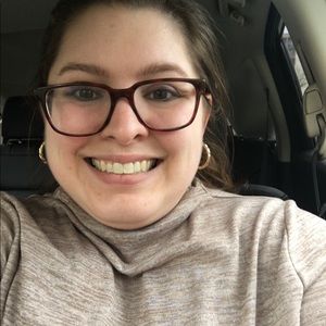 Meet your Posher, Caitlin